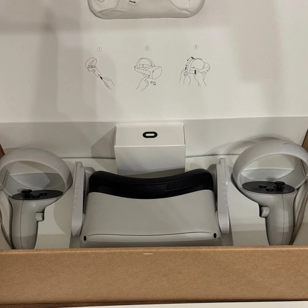 Oculus Quest 2 Standalone VR Headset - White and Black